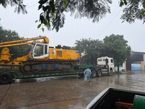 🌧️ Hà Nội mùa bão: Mưa không phải thời tiết, mà là lifestyle